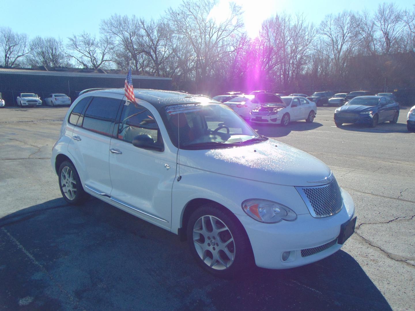 2009 White Chrysler PT Cruiser (3A8FY58949T) with an 4-Cyl 2.4 Liter engine, Automatic, 4-Spd w/Overdrive transmission, located at 2105 Dixie Hwy, Louisville, KY, 40210, (502) 772-3333, 38.220932, -85.795441 - Photo#5